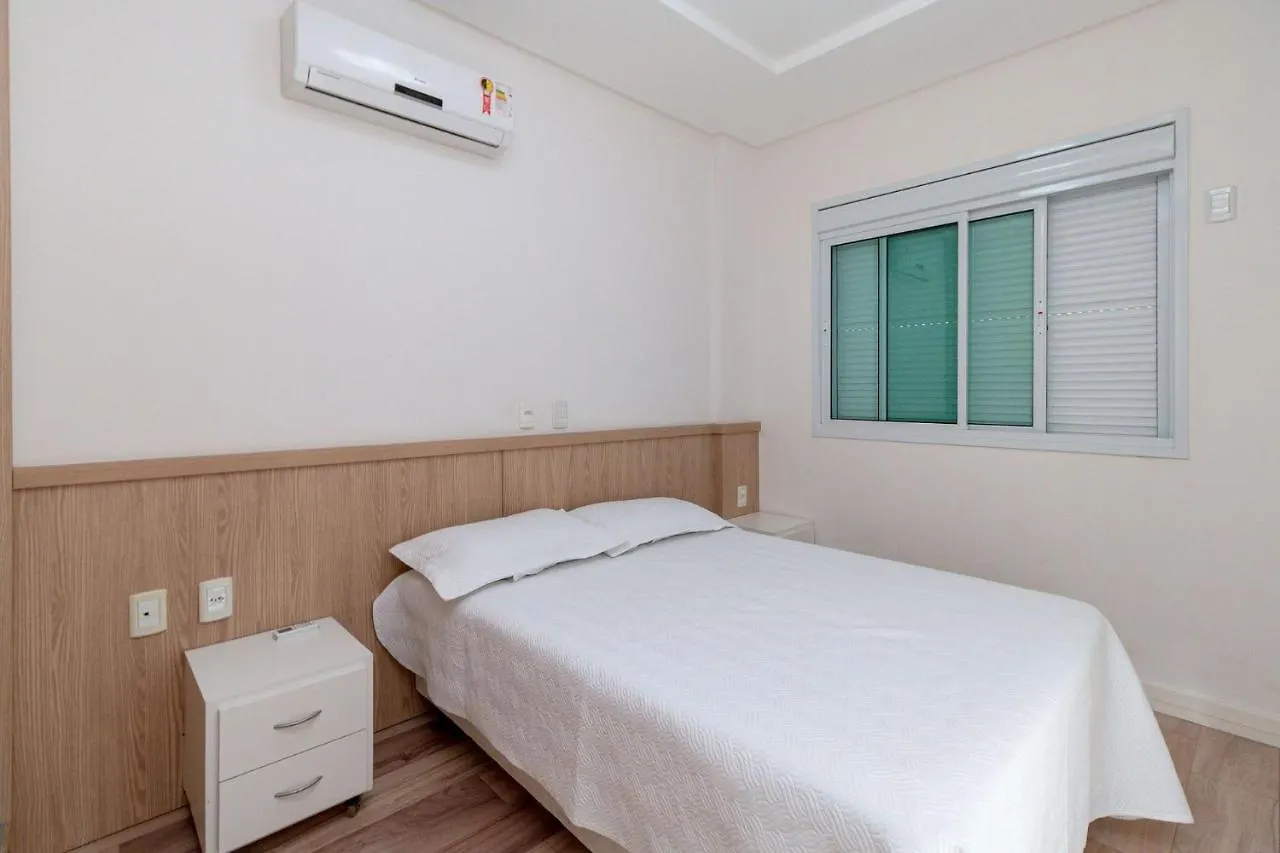 アパート Aluguel Apartamento 3 Quartos Vista Mar Bombas Sc ボンビーニャス
