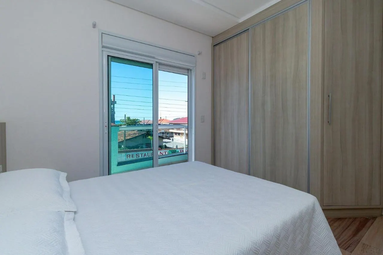 アパート Aluguel Apartamento 3 Quartos Vista Mar Bombas Sc ボンビーニャス ブラジル